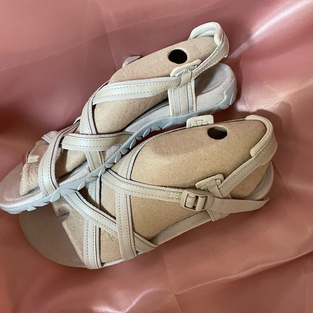 NWOT Merrel Women's Beige Strappy Sandals Size 10 - Picture 5 of 8